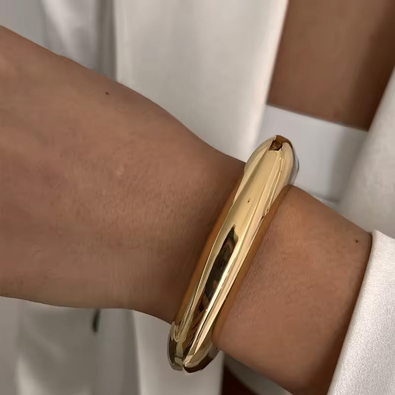 Evelyn Bangles