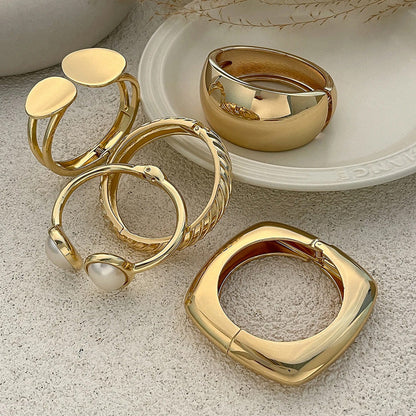 Evelyn Bangles