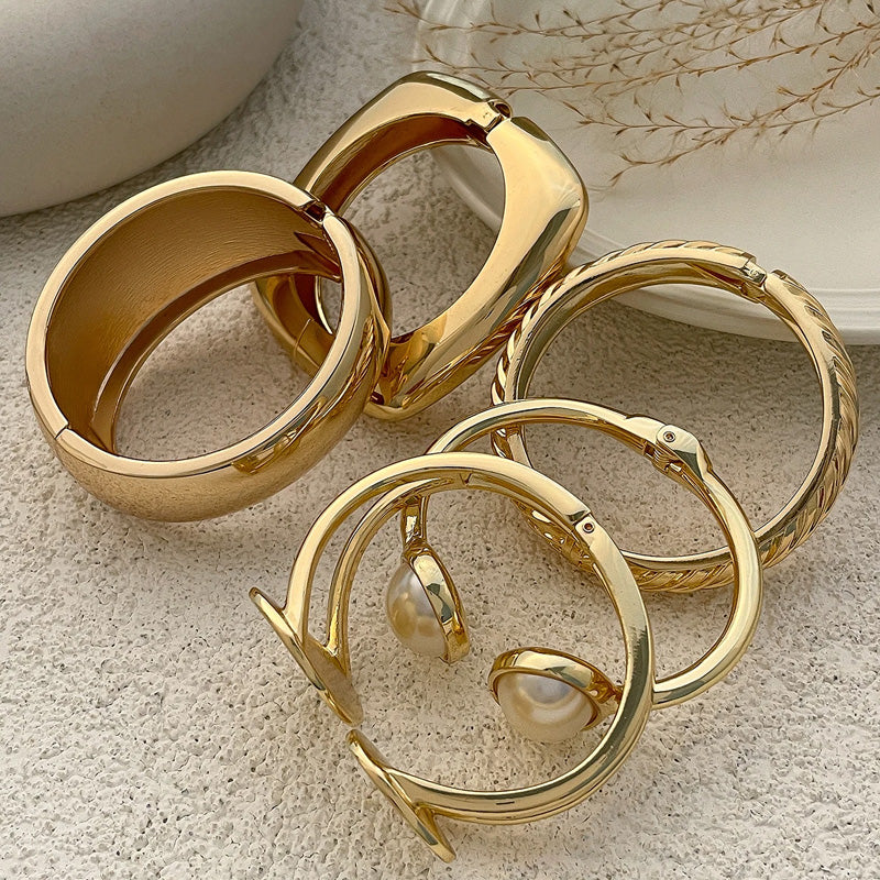 Evelyn Bangles